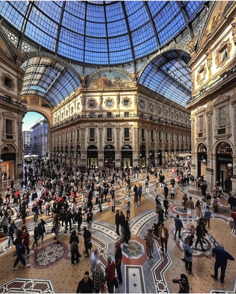 Galleria Vittorio Emanuele II, Luxury shopping in Milan